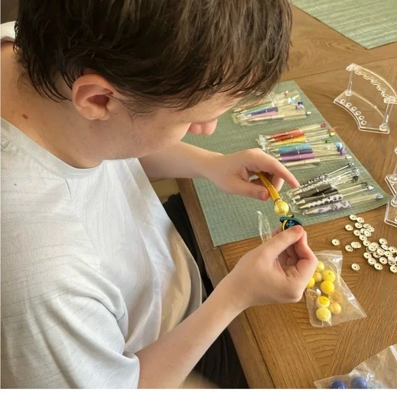 Pens By Alex - Cute Pup on Pink Pen - Picture 3 of 4